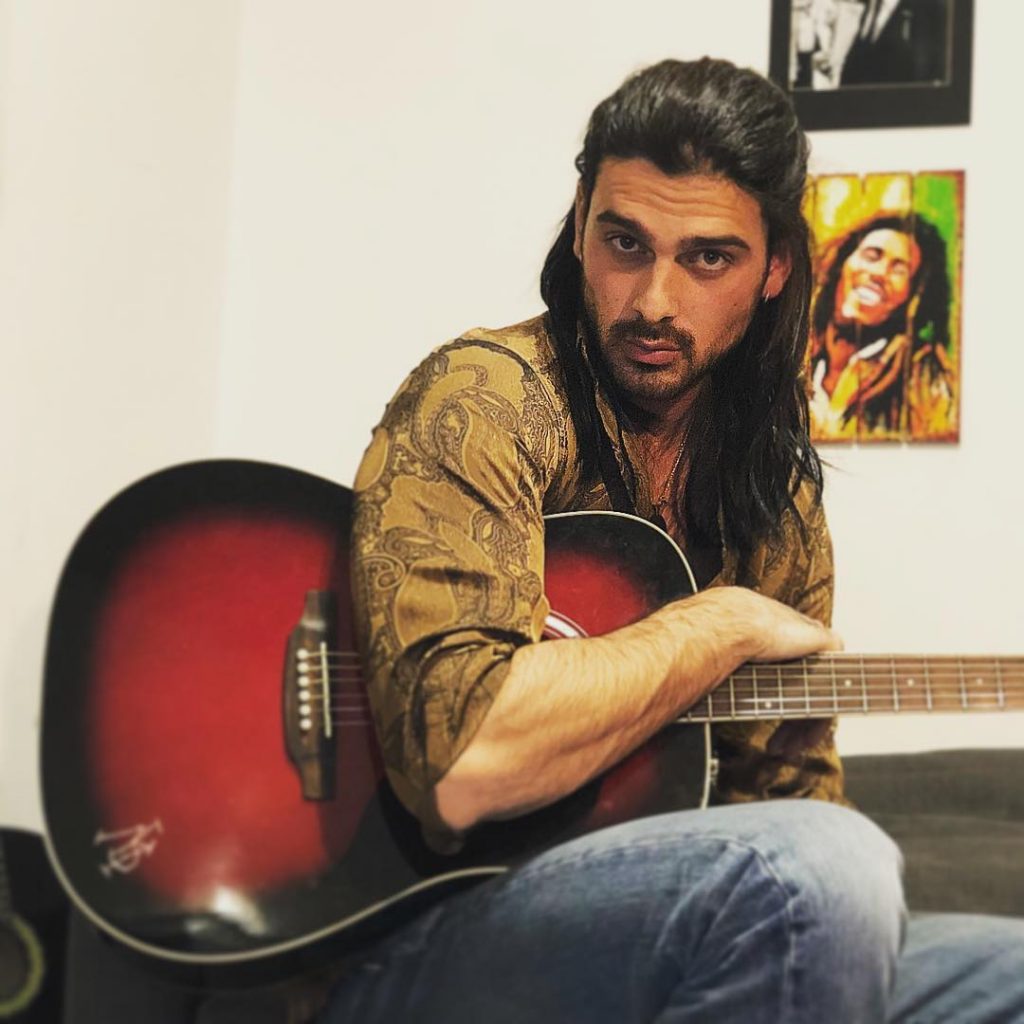 Michele Morrone guitar